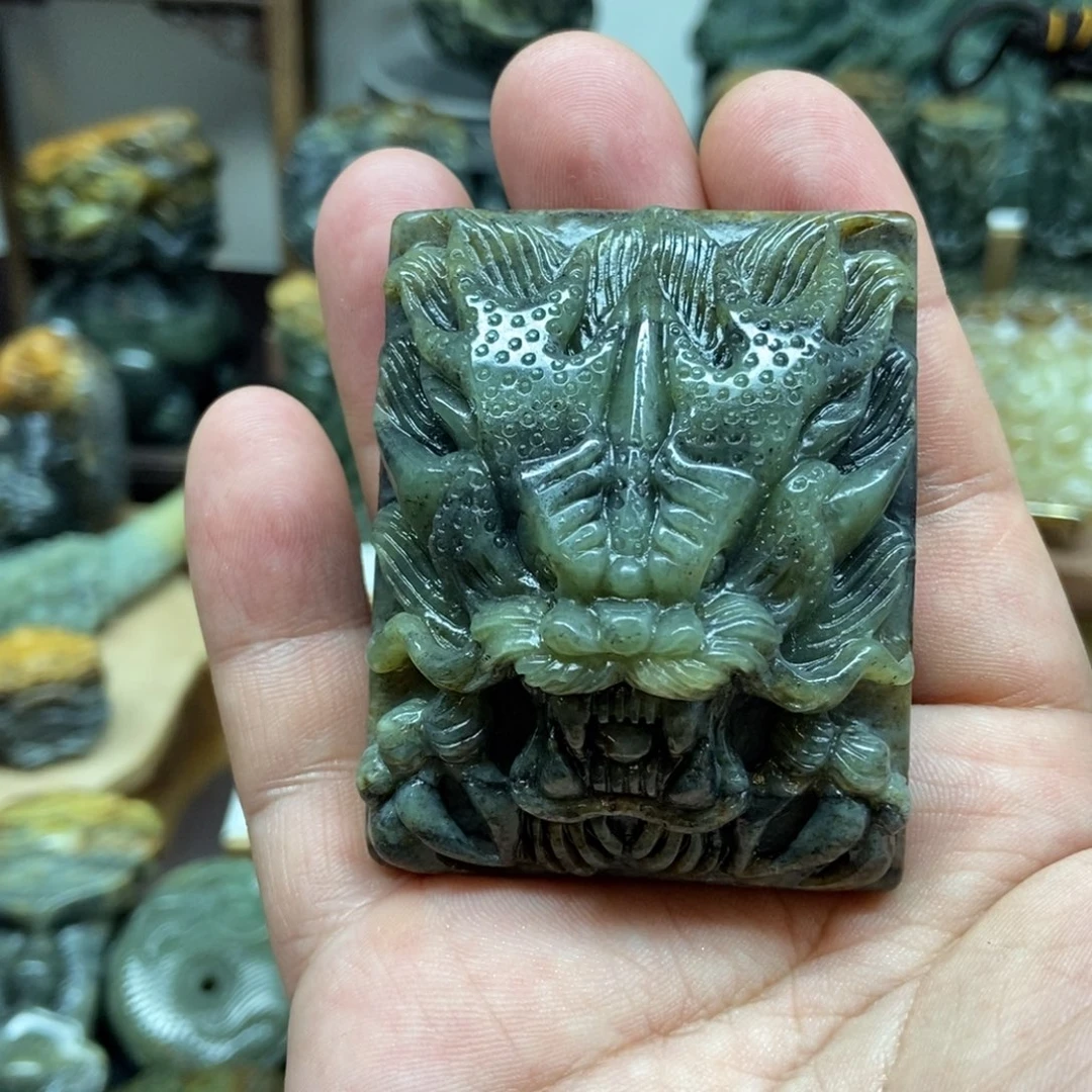 未镶嵌岫岩河磨玉（透闪石质玉）把件二*