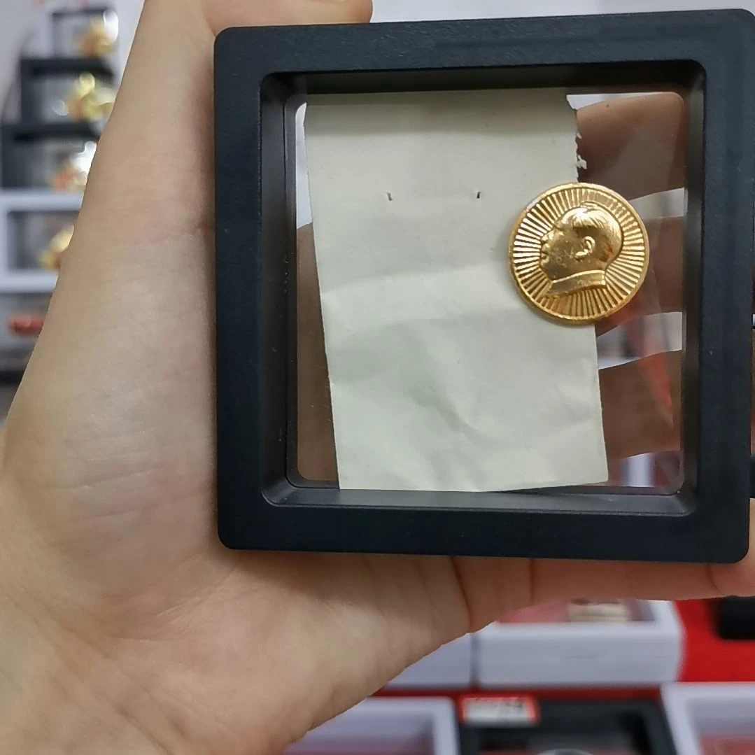 其他普通金属子****奥红色收藏纪念章1枚