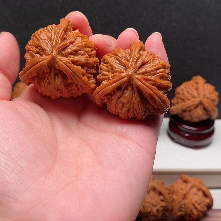 大***饭吊坠文玩核桃白奔