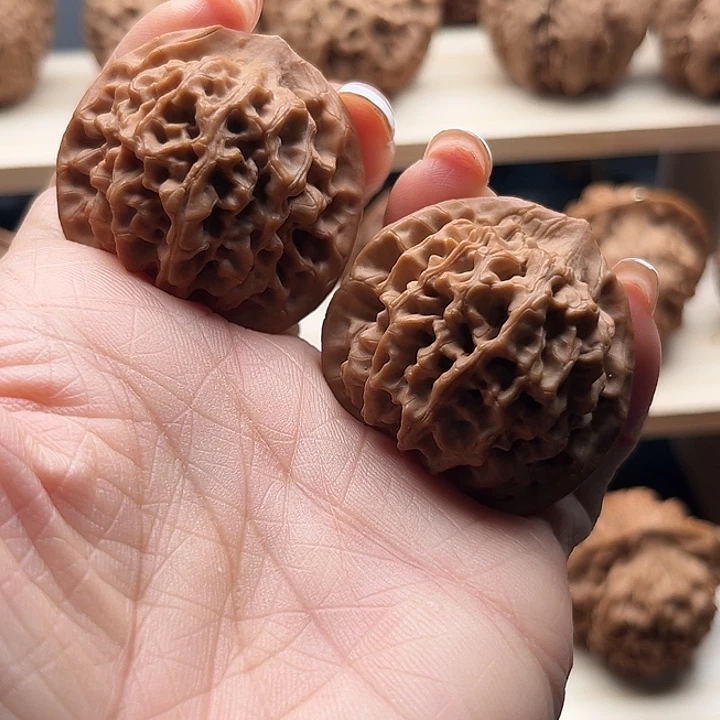 等***黑文玩核桃吊坠秦岭核桃