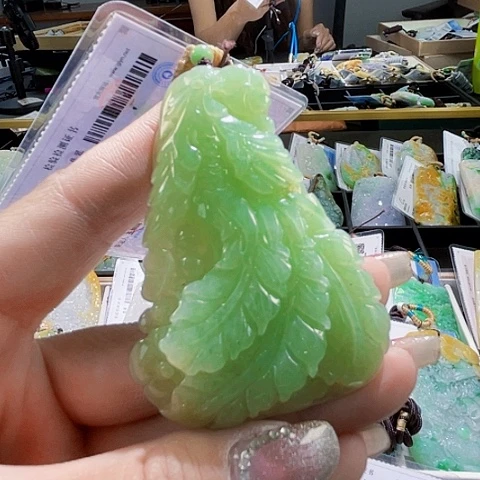颈饰未镶嵌翡翠一个