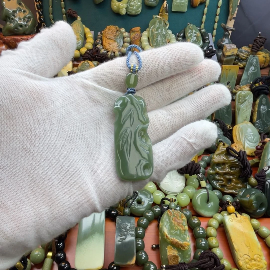 岫岩老玉（透闪石质玉）未镶嵌颈饰