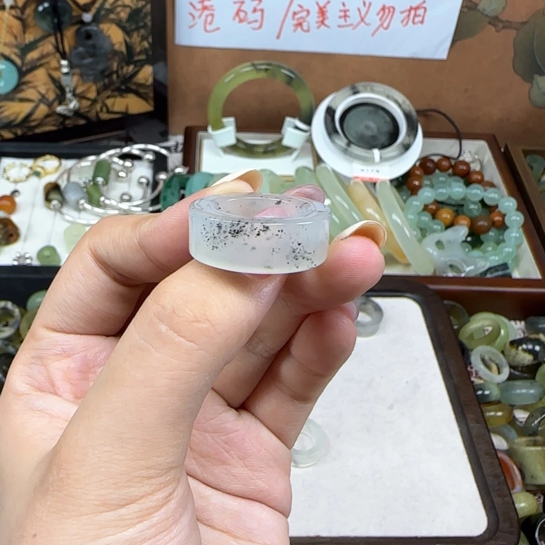 莫***爵蛇纹石玉未镶嵌戒指港9