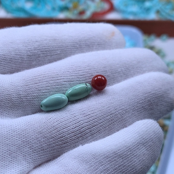 挟***士南红玛瑙未镶嵌珠宝奇石