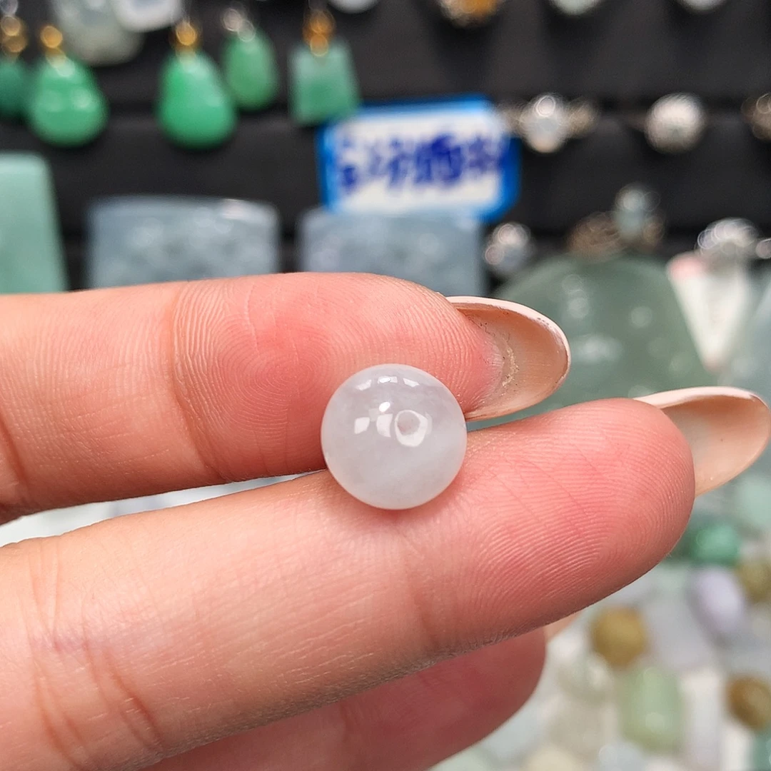 翡翠未镶嵌颈饰单珠