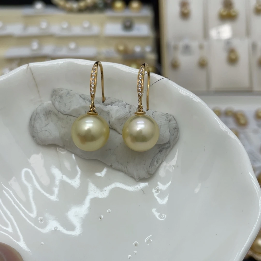 海水珍珠耳饰18K金镶嵌下***候