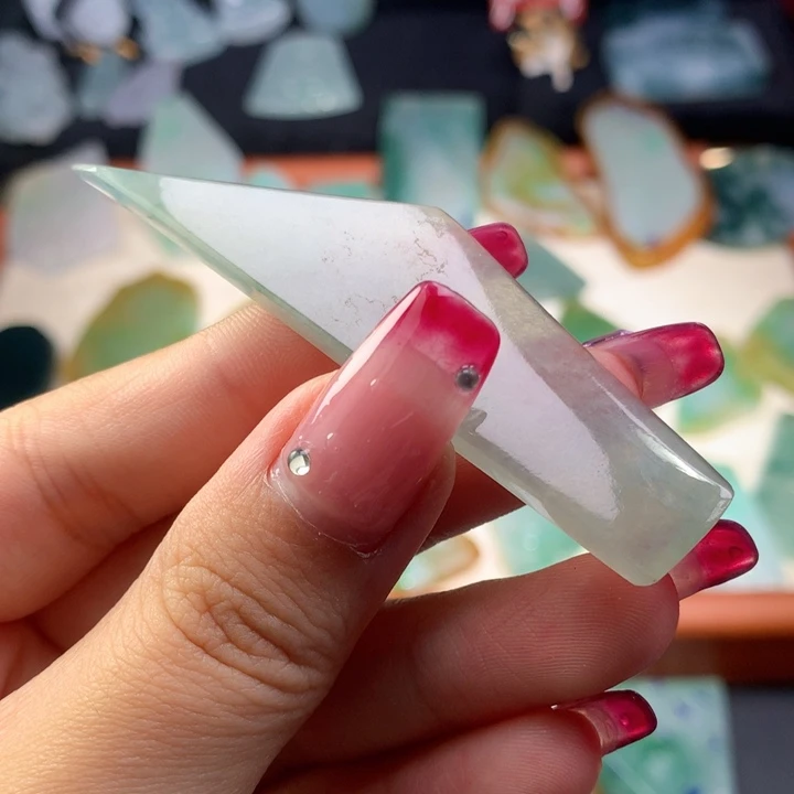 颈饰未镶嵌翡翠好