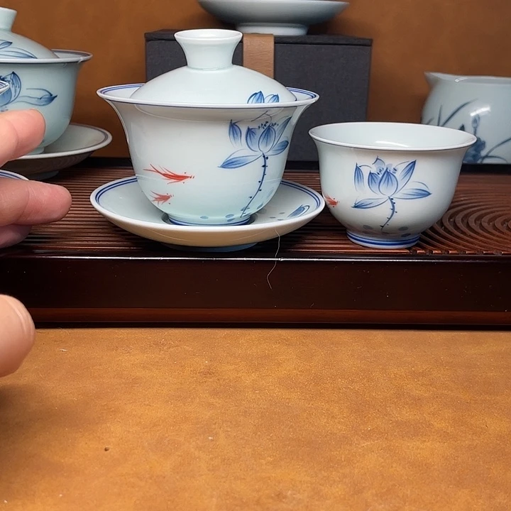 120毫升盖碗手绘荷花带鱼