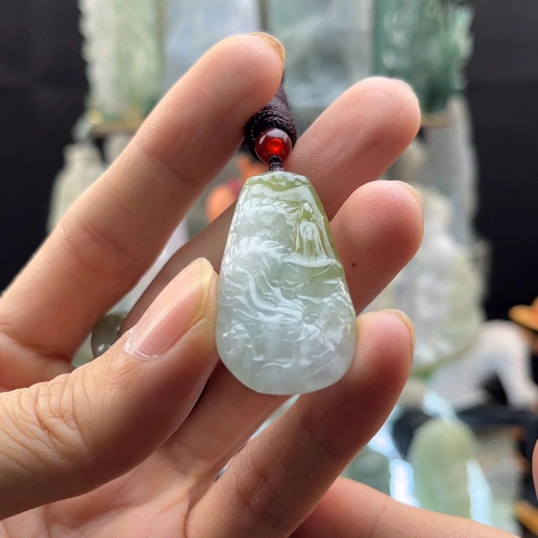 翡翠未镶嵌颈饰悟道