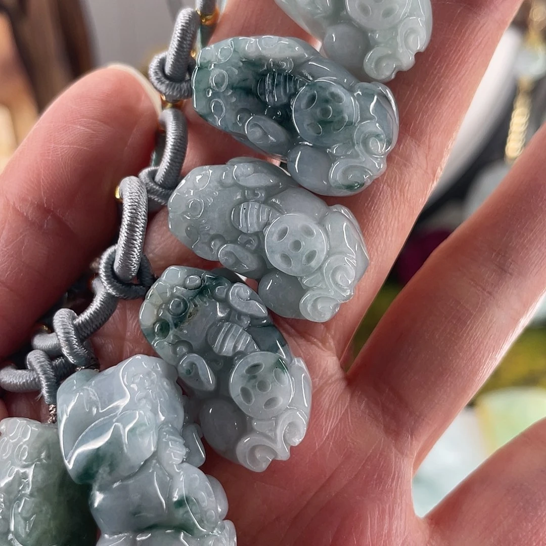 翡翠颈饰未镶嵌貔貅随机发其中一件