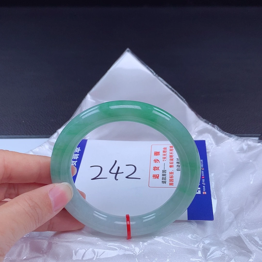 翡翠手镯未镶嵌手镯001050