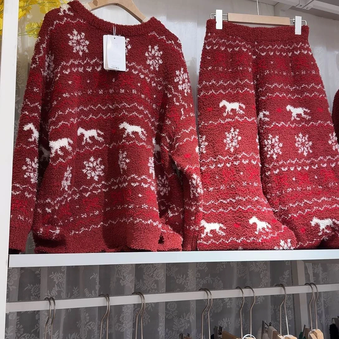 红色条纹冬季套装