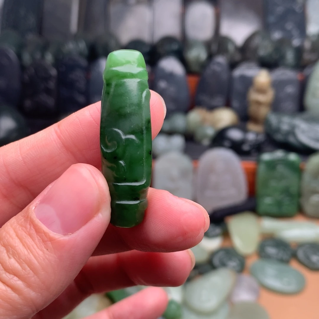 和田玉未镶嵌颈饰挂件05