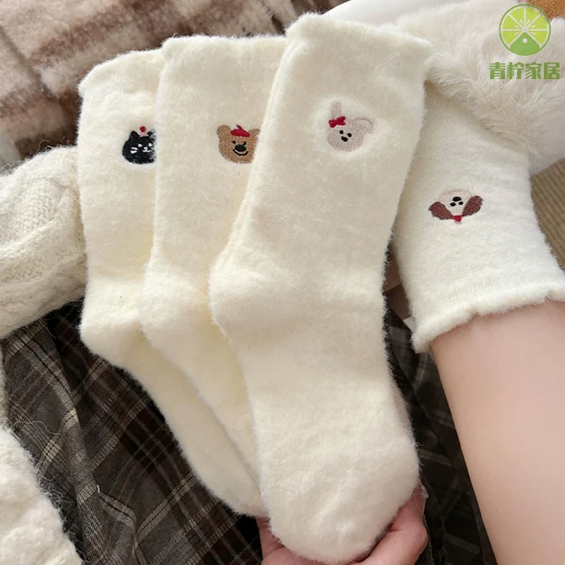 可爱熊猫毛绒袜子过冬必备加厚毛毛袜女秋冬季保暖冬天居家月子袜