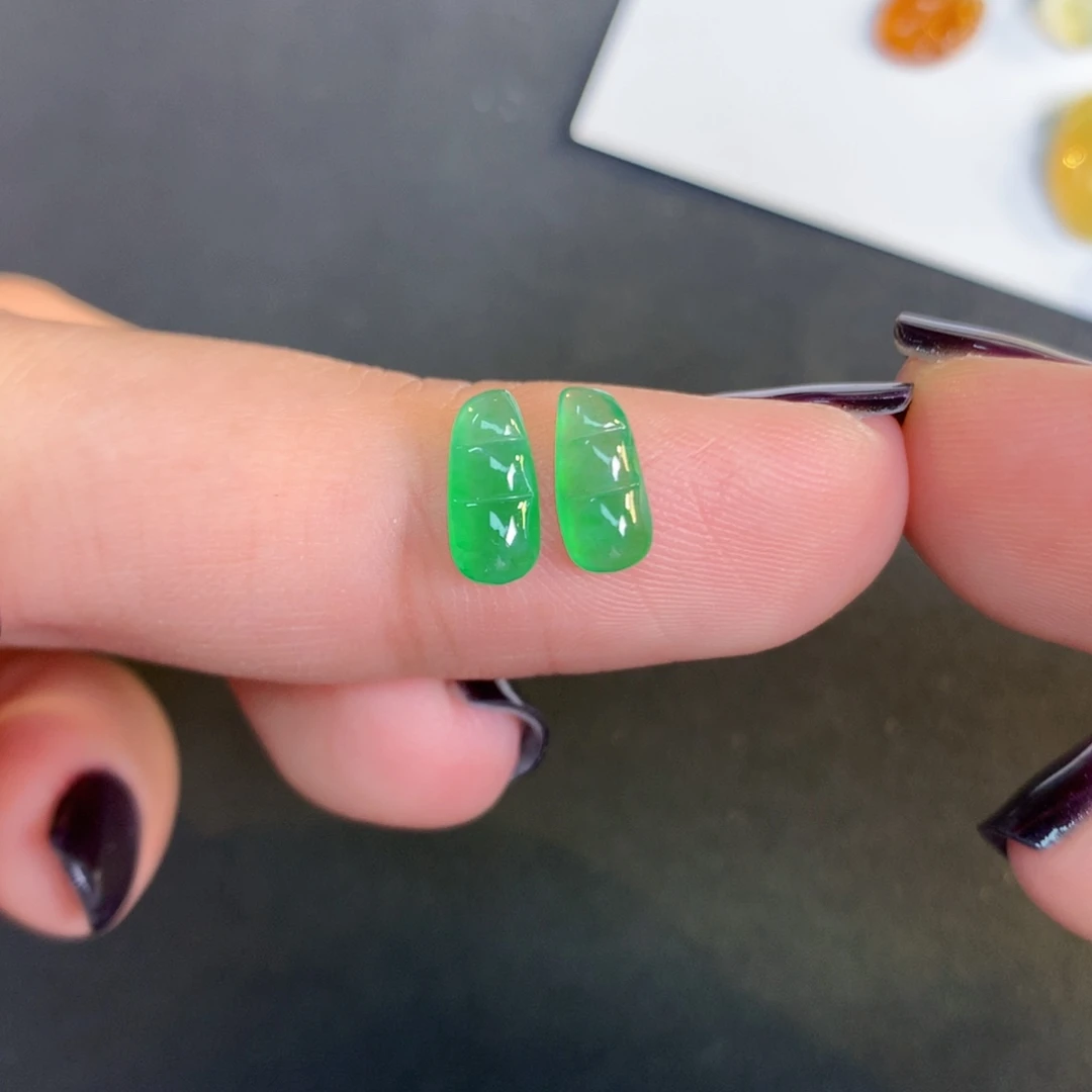 翡翠裸石翡翠8.75-4.05-2.42