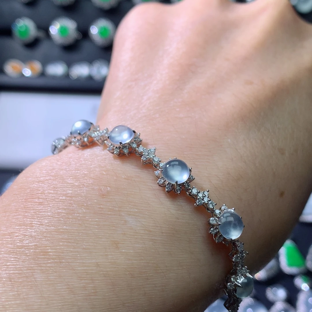 18K金镶嵌手链翡翠伴钻