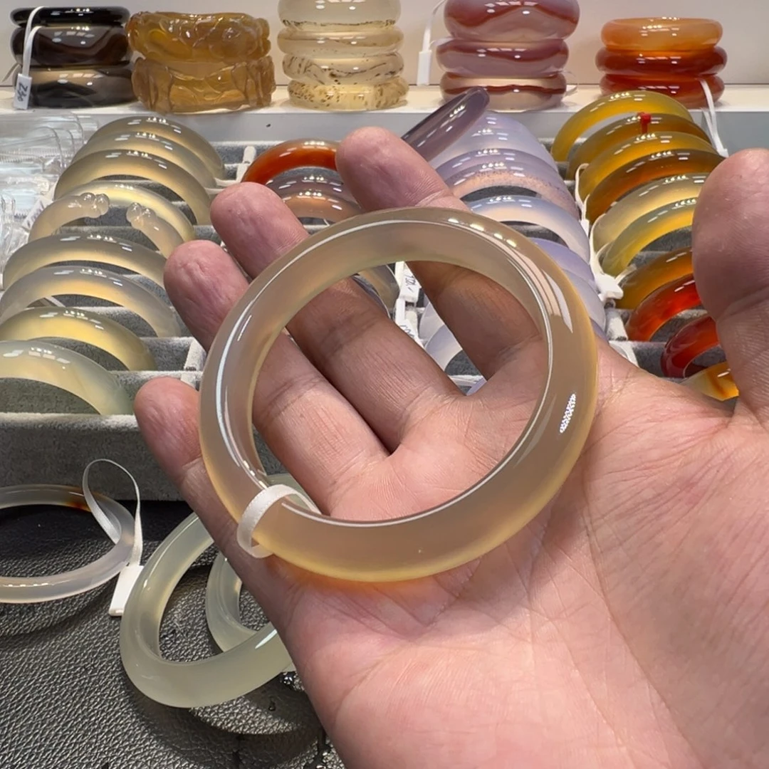 爱***宝玛瑙/玉髓未镶嵌手镯