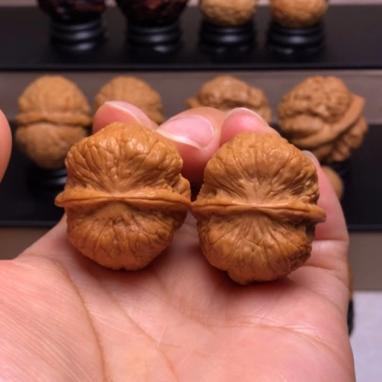 文玩核桃把件黄金元宝蟾46