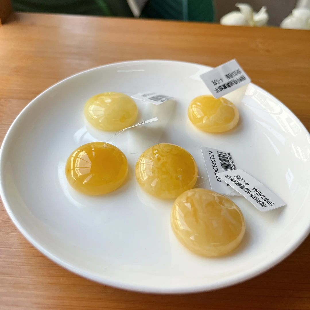 【郭老师】约4g俄料鸡油黄蜜蜡平安扣吊坠(公主扣款) 多样性发一件