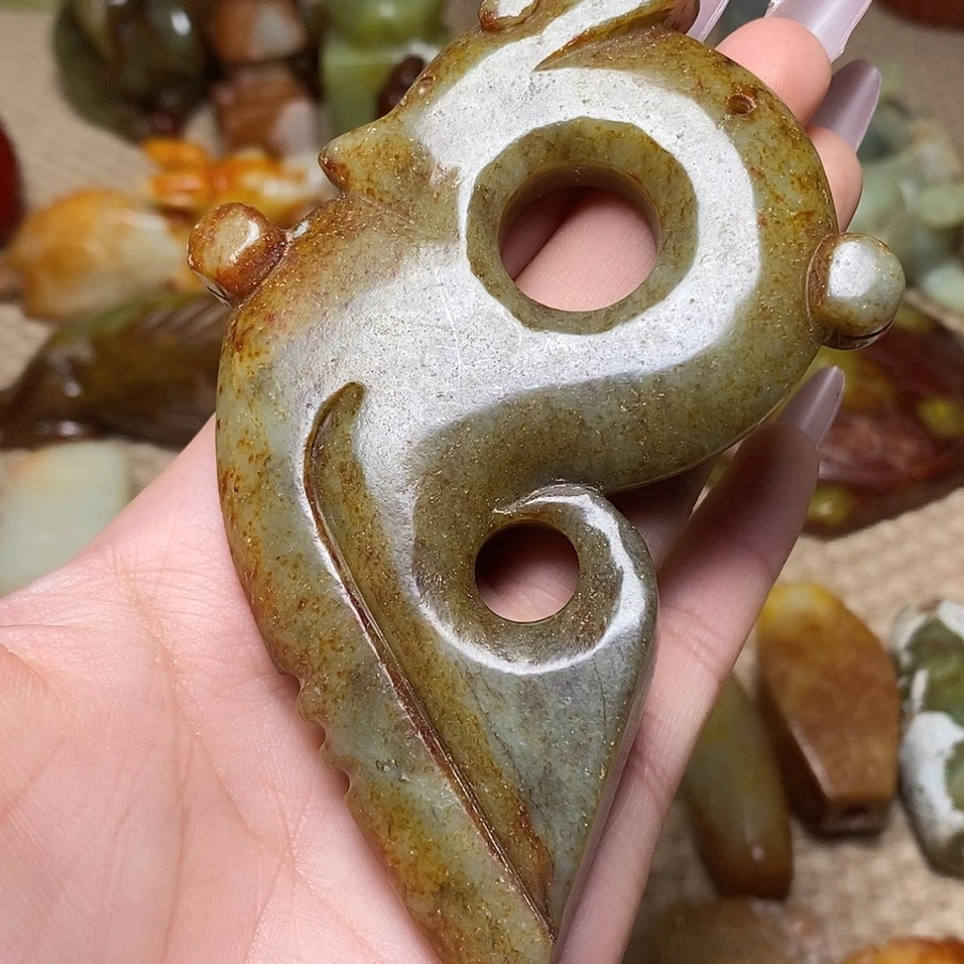 蛇纹石玉未镶嵌颈饰