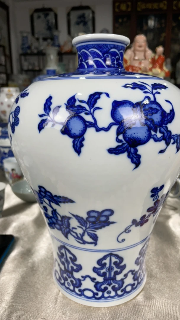 景德镇陶瓷手绘青花梅瓶