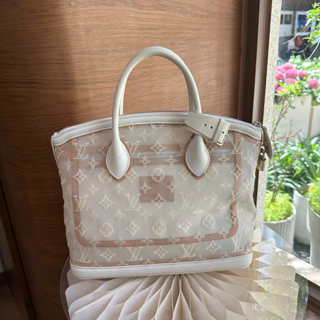 95新 LouisVuitton/路易威登 白色透明蕾丝老花lockit蕾哈娜同款