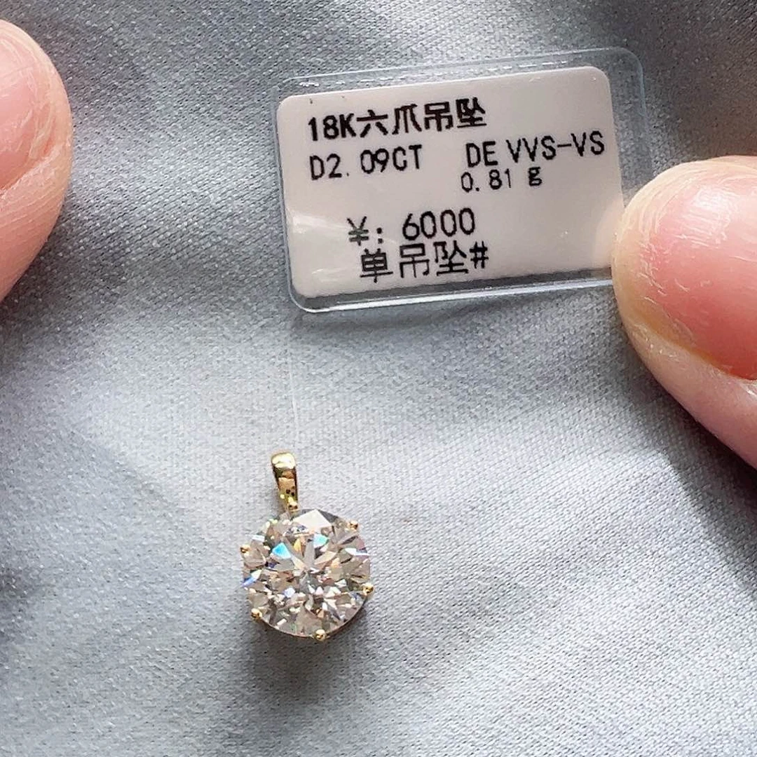 18K金镶嵌实验室培育钻石颈饰2克拉，六爪k黄吊坠