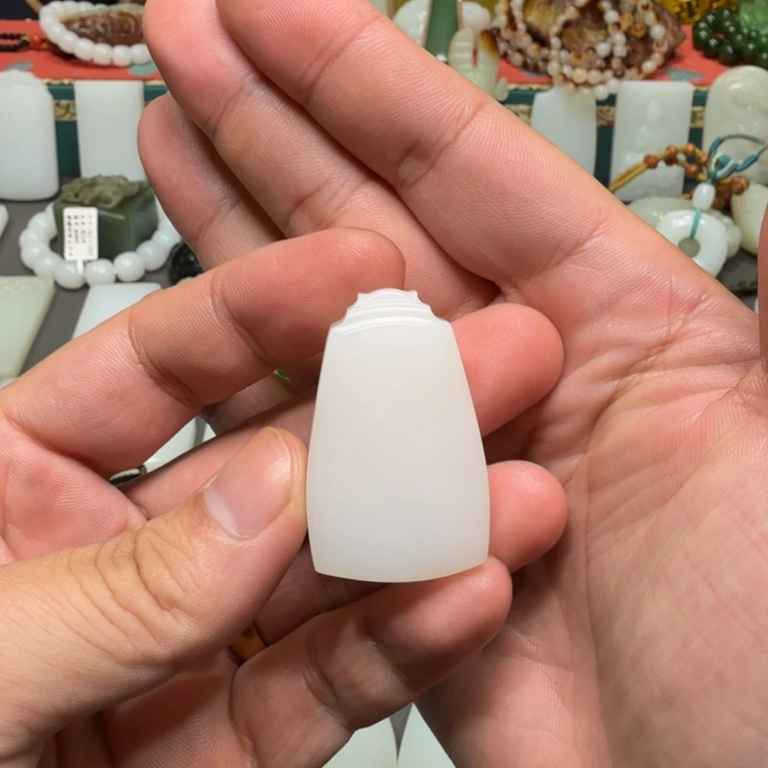 和田玉未镶嵌吊坠(赠链)