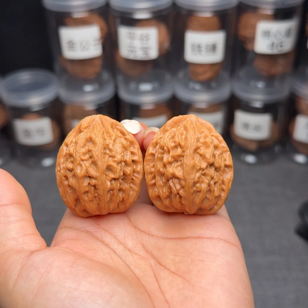 文玩核桃把件红锦鲤