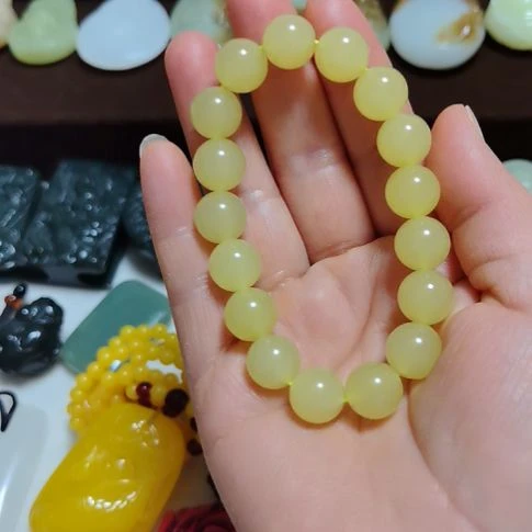 透闪石质玉未镶嵌珠宝奇石