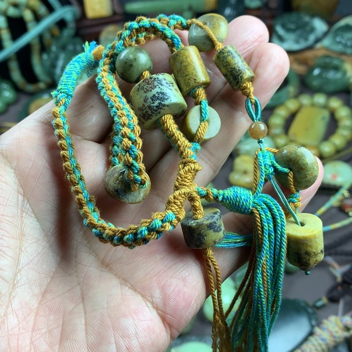 吊坠(赠链)未镶嵌岫岩河磨玉（透闪石质玉）