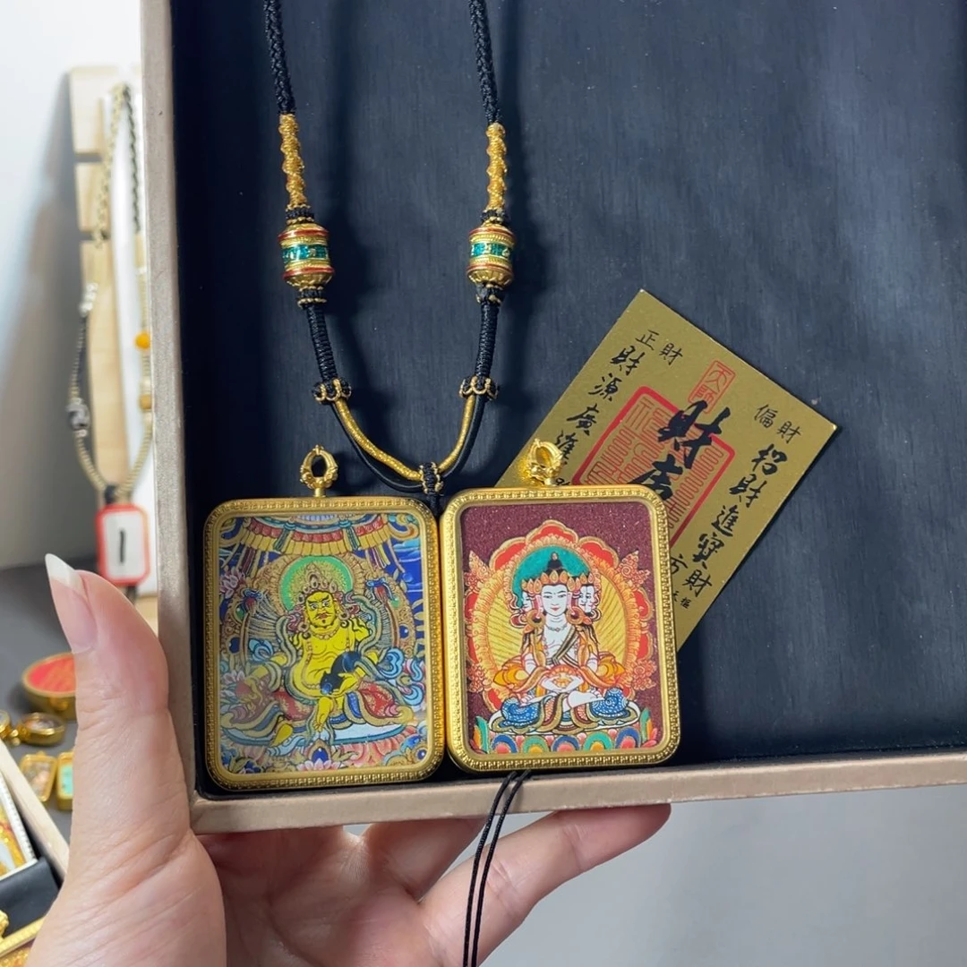 吊坠美丽的唐卡在这里结缘