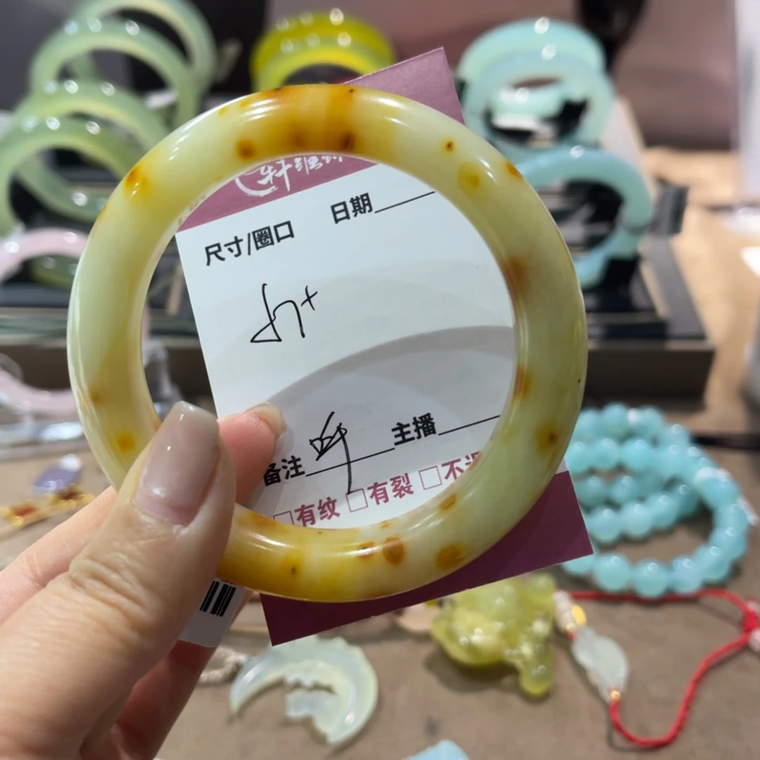 岫玉手镯未镶嵌呼*?手镯