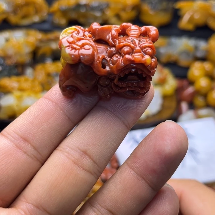 石英质玉（黄龙玉）未镶嵌颈饰