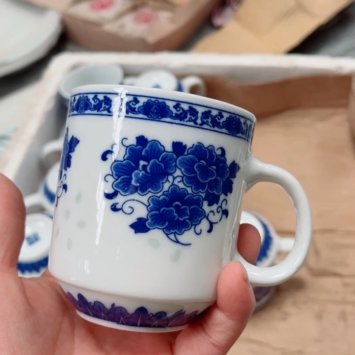 青花玲珑小办公杯牡丹花
