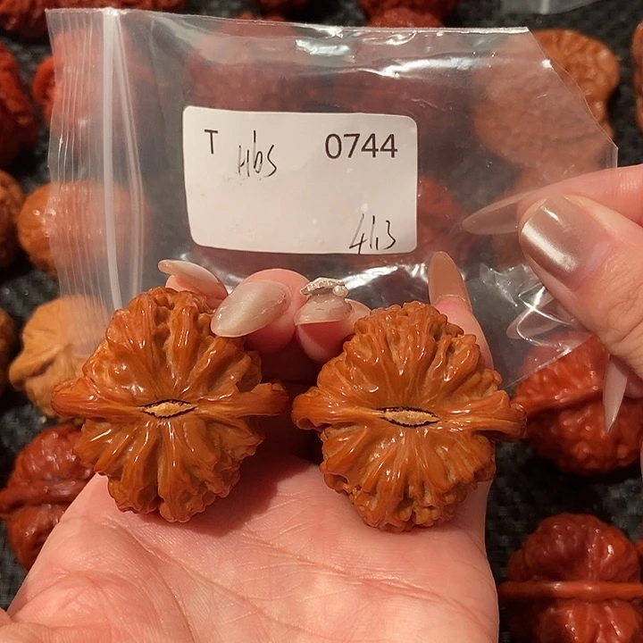 文玩核桃吊坠白狮子41