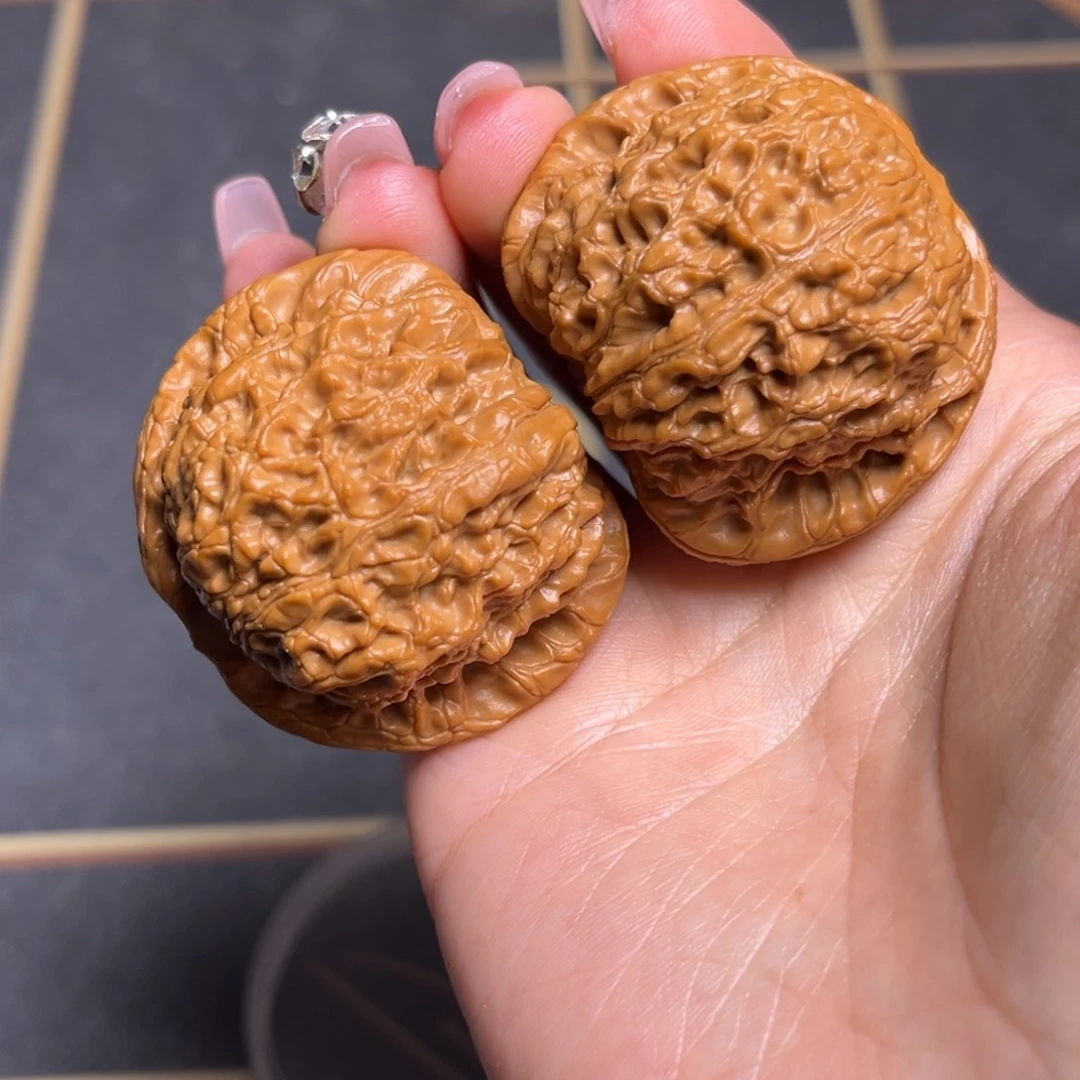 文玩核桃吊坠血麒麟45.8