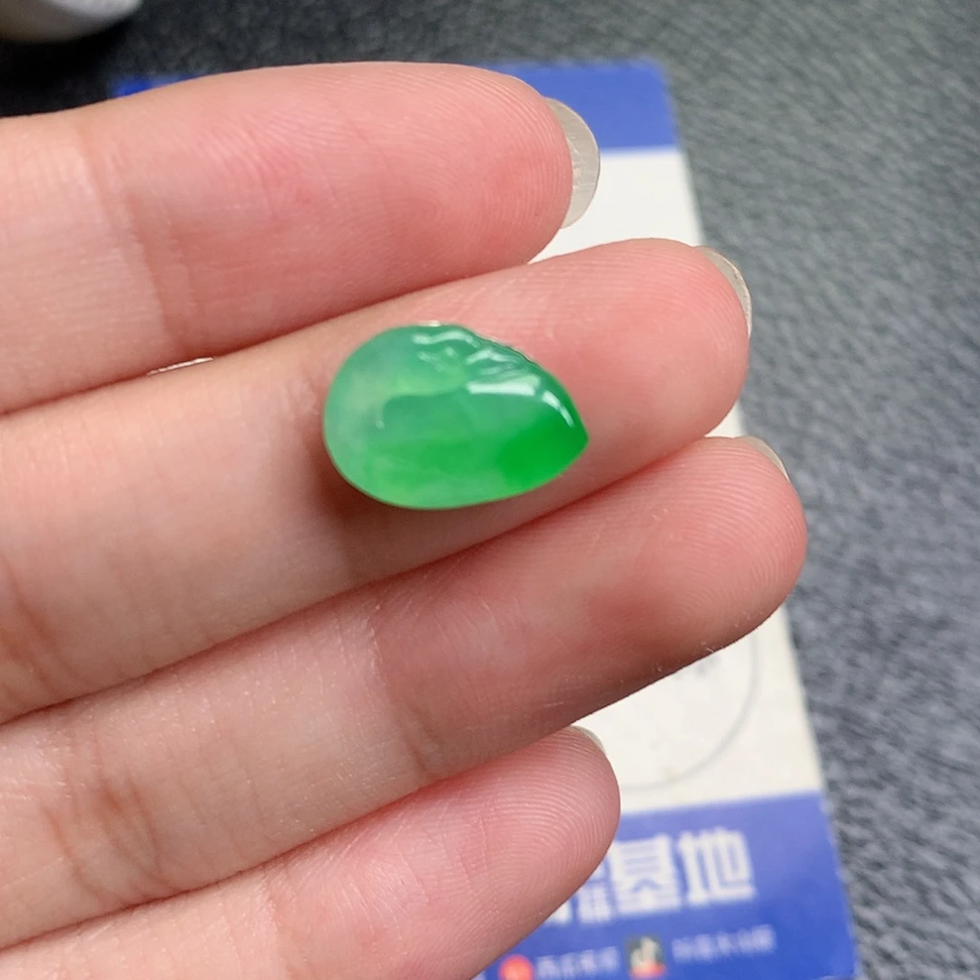 翡翠裸石缅甸天然A货翡翠阳绿天鹅