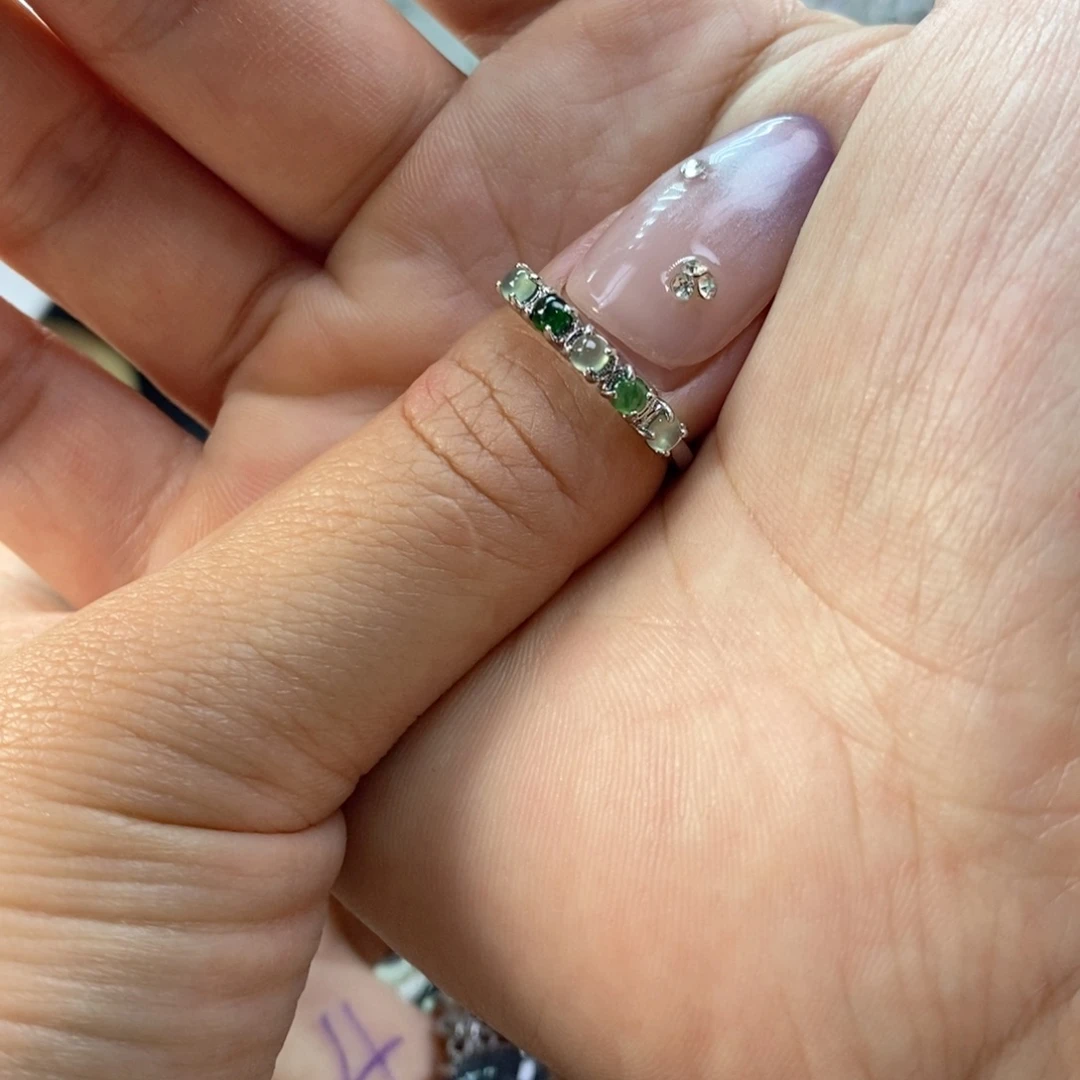 想***儿翡翠未镶嵌戒指缅甸