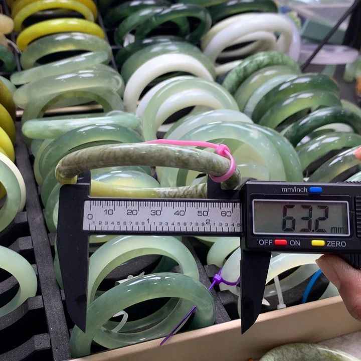 未镶嵌蛇纹石玉手镯93