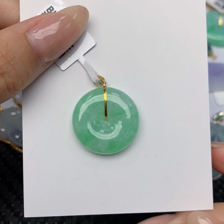 翡翠18K金镶嵌颈饰翡翠