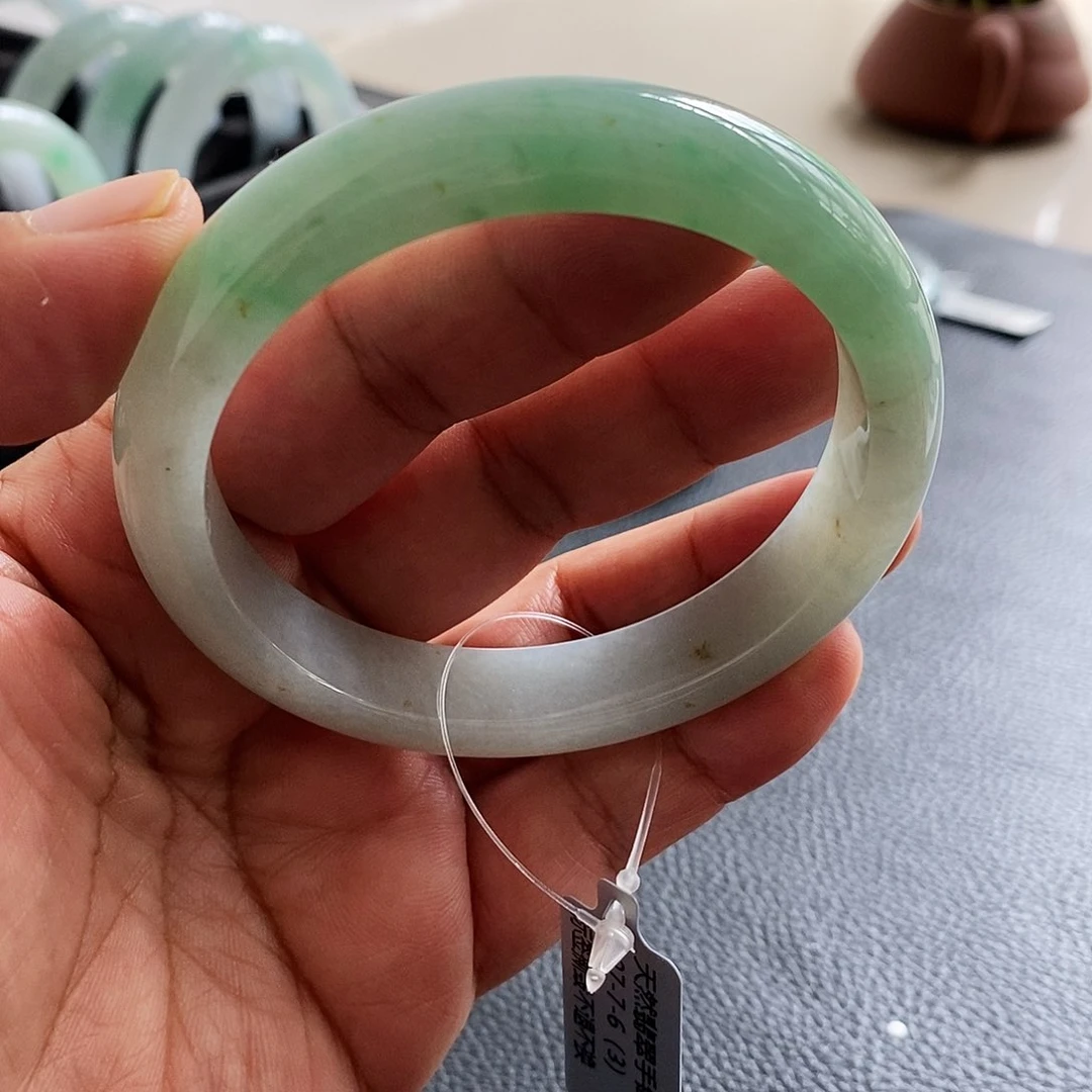 翡翠手镯未镶嵌天然翡翠手镯