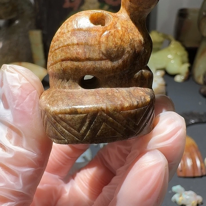 金***灿和田玉（黄玉）未镶嵌颈饰