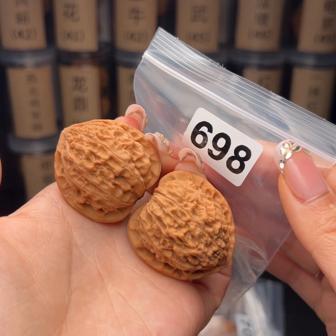 行***歌吊坠文玩核桃金牛