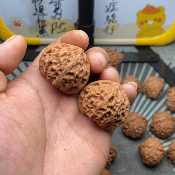 文玩核桃把件p****n宫灯