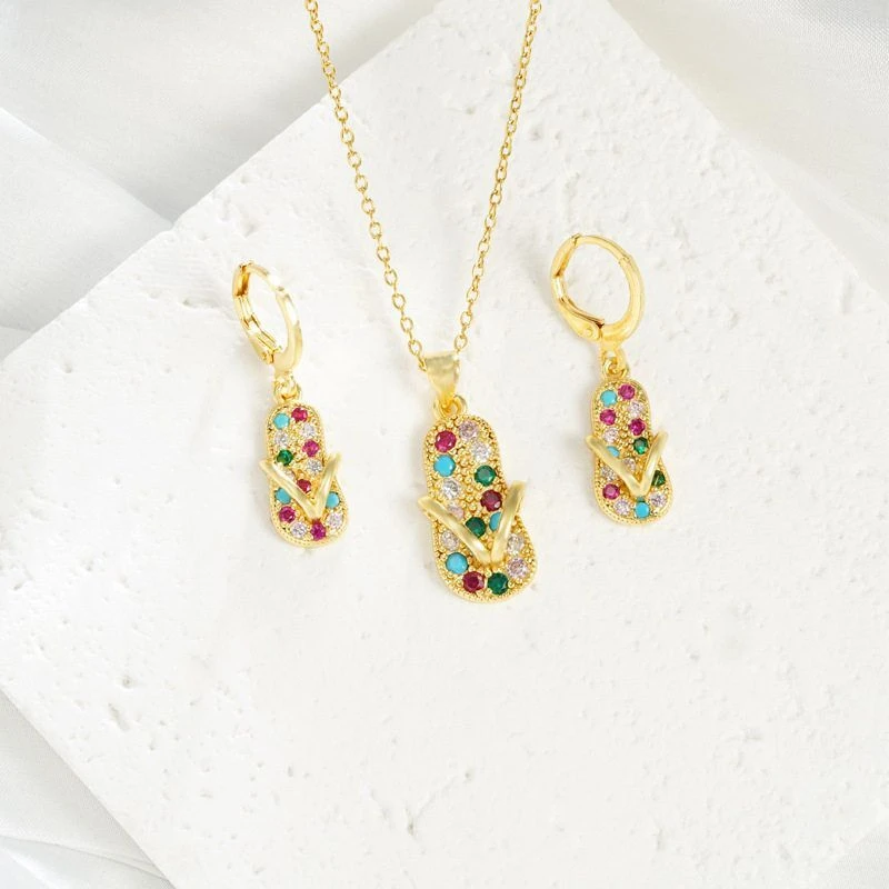 铜亚克力项链 饰品拖鞋钻人字不女小众越南跨境沙感镶耳饰掉色设