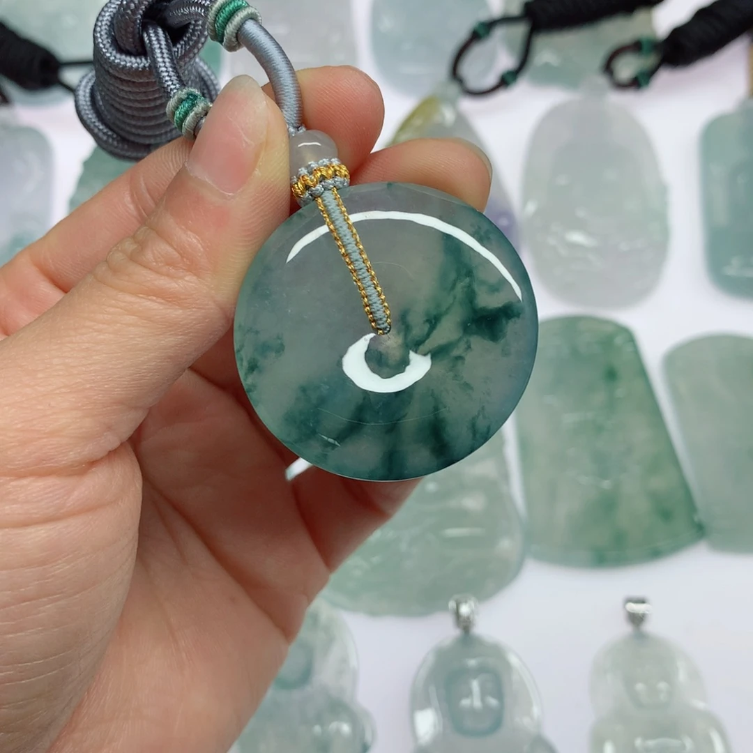 翡翠颈饰未镶嵌R****n平安扣