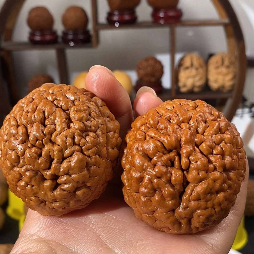 文玩核桃把件三瓣脑纹金刚4954