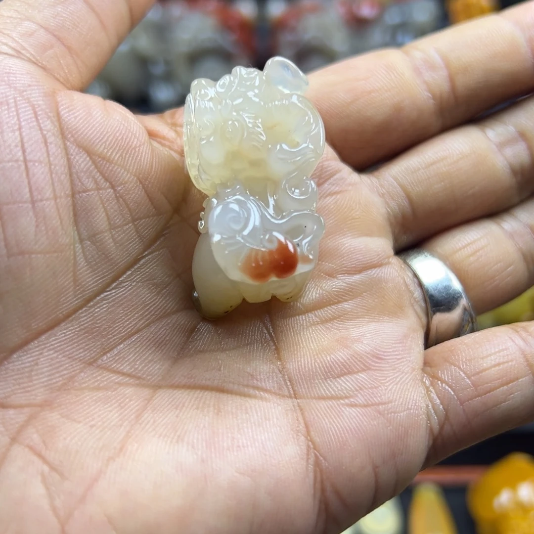 石英质玉（黄龙玉）未镶嵌颈饰