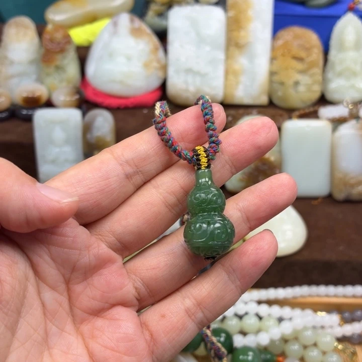 葫***芦颈饰未镶嵌和田玉